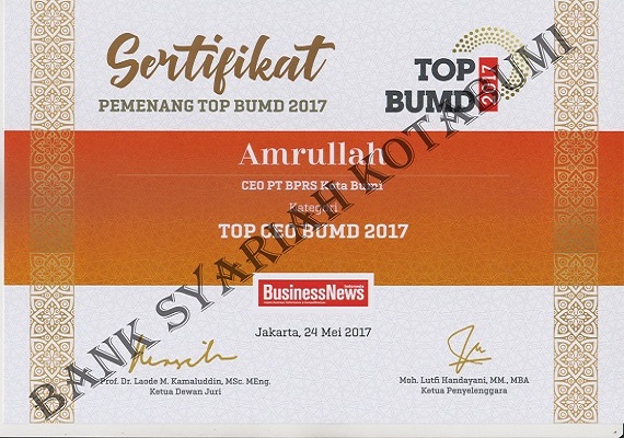 Direktur Utama BPRS Kotabumi Mendapatkan Sertifikat TOP CEO BUMD 2017